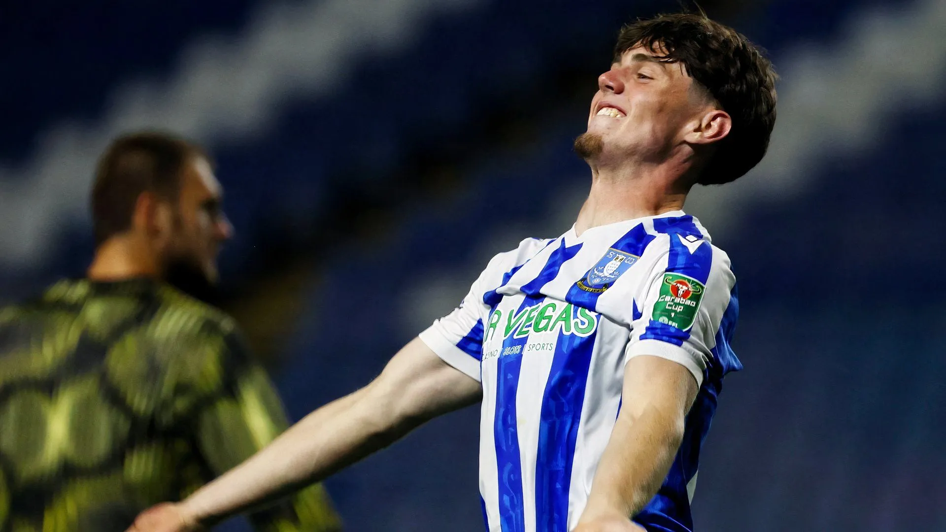 George Brown thi đấu cho Sheffield Wednesday đối đầu Leeds United