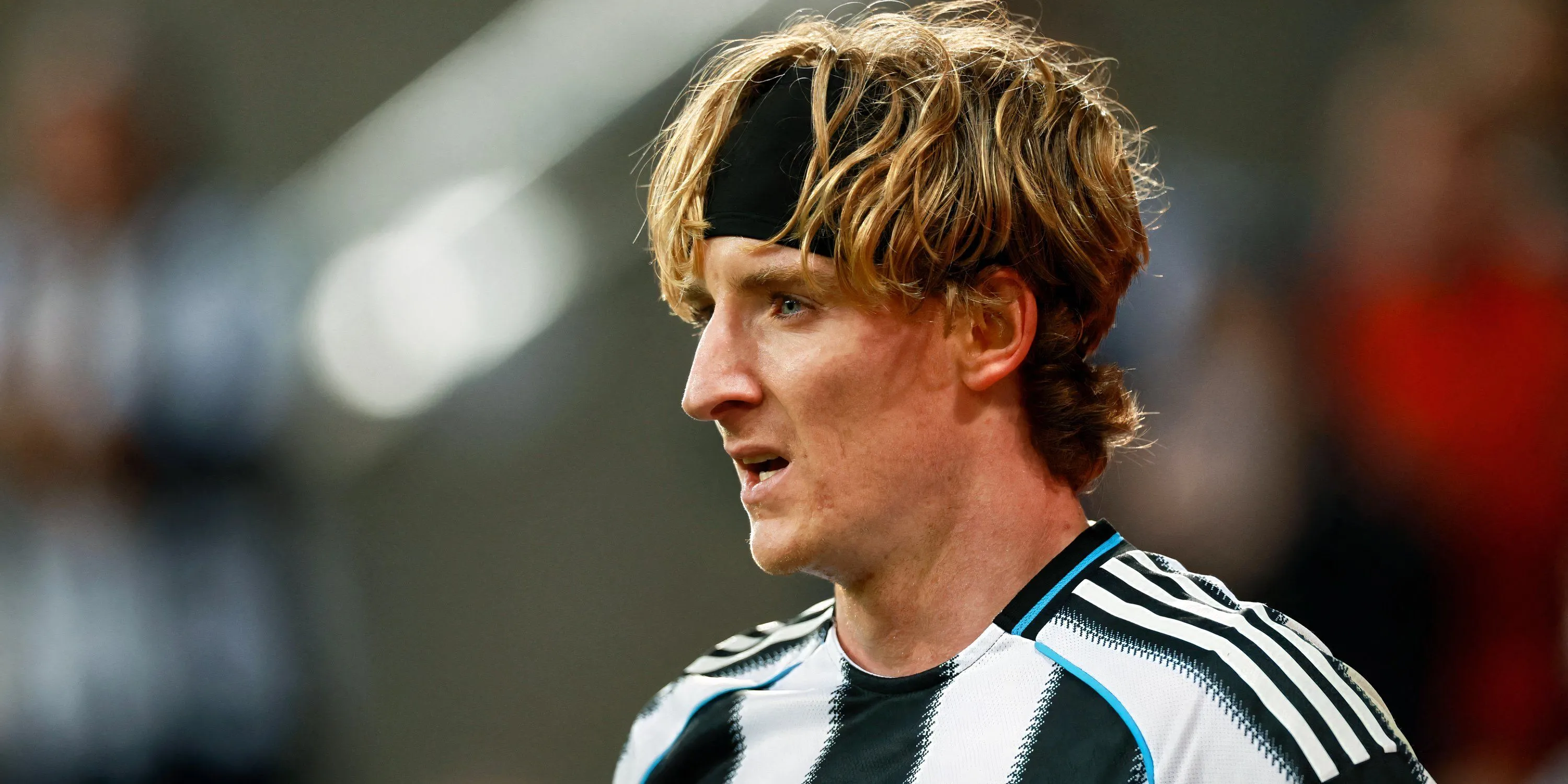 Tiền vệ Anthony Gordon của Newcastle đang vật vã để tìm lại phong độ cũ